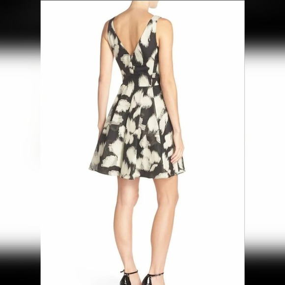 Vera Wang Jacquard floral black dress size 2 - Picture 2 of 8
